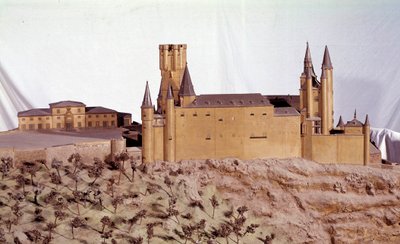 Arquitectura militar: modelo en miniatura del Alcázar Real de Segovia construido por el rey Alfonso VI de Castilla. Museo del Ejército de Madrid. de School Spanish