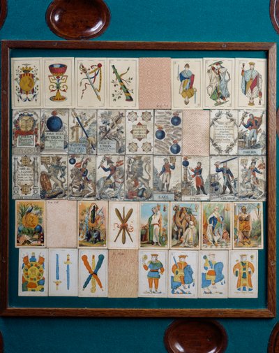 Cartas, detalle de mesa de cartas catalana, España de School Spanish