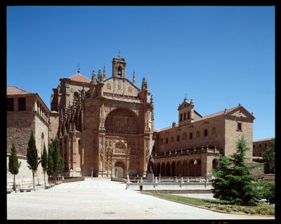 Vista de la fachada plateresca de School Spanish