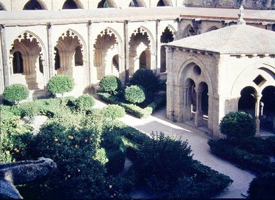 Vista del claustro de School Spanish