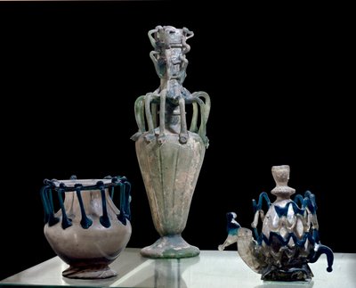 Arte oriental: jarrones de vidrio hechos en Siria. 300 aprox. París, Museo del Louvre de School Syrian