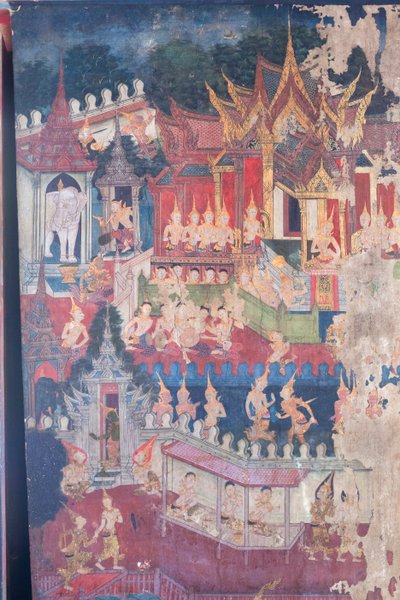 Murales de la capilla de Budaisawan que representan al Buda asumiendo un atuendo real para humillar y convencer al orgulloso pero engañado emperador Jambupati de que el camino hacia la iluminación debe preferirse a la mera riqueza material, palacio de Wang de School Thai