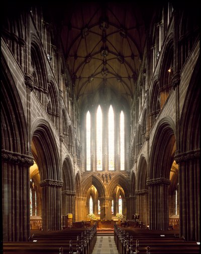 Arte gótico: vista del interior de la Catedral de Glasgow de Scottish School