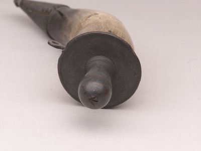 Cuerno de pólvora de Scottish School