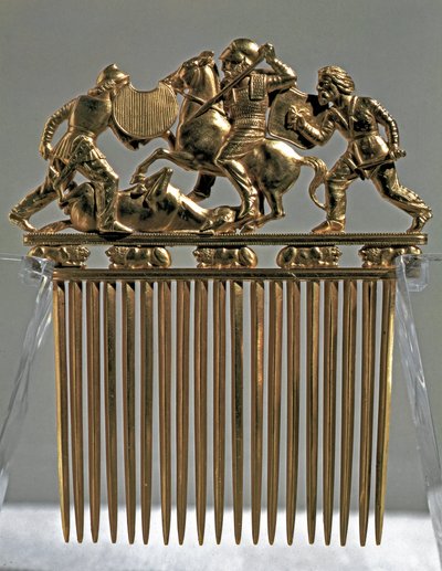 Arte escita (civilización escita): peine de oro decorado con escenas de batallas con guerreros escitas (Peine con escena de lucha). Del túmulo de Solokha en Rusia (hoy Ucrania). Siglo V-IV a.C. Dim. 12.6x10.2 cm Museo del Hermitage, San Petersburgo de Scythian