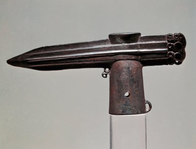 Arte escita: hacha de bronce de la región de Krasnoyark (Siberia y Altái). Siglos VII - II a.C. San Petersburgo, Museo del Hermitage de Scythian