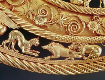 León y pantera atacando a un jabalí, Detalle de un pectoral de oro de Tovsta Mohyla (oro) de Scythian