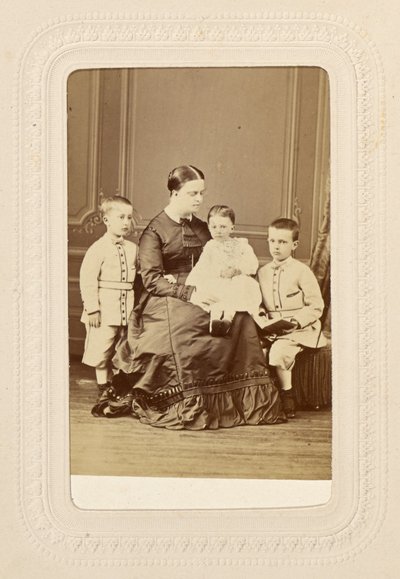 P[rin]cesse Clotilde y sus hijos. de Sergei Luvovich Levitsky