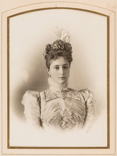 Elisabeth Fiodorovna de Russie (Elisabeth de Hesse Darmstadt) (1864-1918) - Princesa de Hesse por el Rin, la Gran Duquesa Elizabeth Fyodorovna de Rusia, por Levitsky, Sergei Lvovich (1819-1898). Fotografía de albúmina. Colección privada de Sergei Lvovich Levitsky