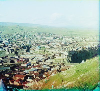 Vista de Tiflis (ahora Tbilisi) desde los terrenos de la Iglesia de San David, 1905-1915 de Sergey Prokudin Gorsky