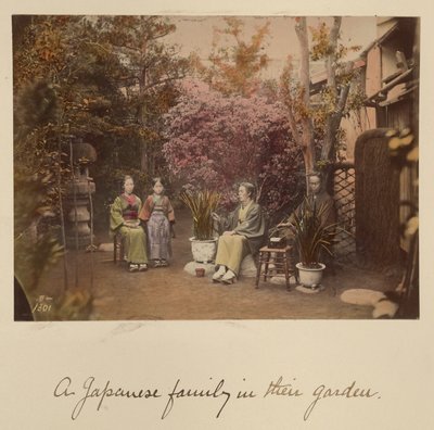 Una familia japonesa en su jardín de Shinichi Suzuki