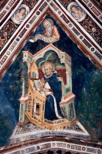Vista del detalle de un fresco que decora una de las bóvedas de la Iglesia Superior representando a los cuatro doctores de la Iglesia Romana: San Agustín de Hipona y el evangelista San Juan de Sienese School