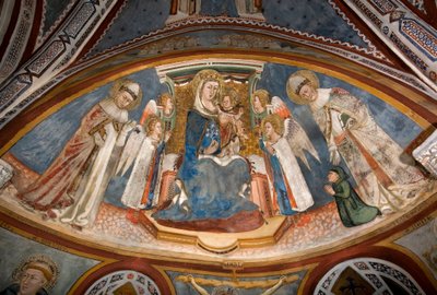 Virgen y Niño. Fresco de la escuela de Siena de Sienese School