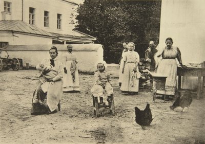 Haciendo mermelada en el patio de la casa de Leo Tolstoy, Yasnaya Polyana, cerca de Tula, Rusia, 1900 de Sophia Andreevna Tolstaya