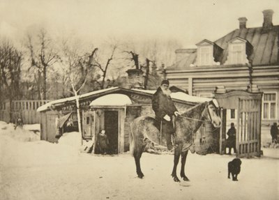 El autor ruso Leo Tolstoy a caballo, Moscú, Rusia, 1900s de Sophia Andreevna Tolstaya