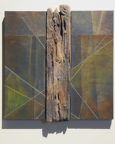Jesús acepta el sufrimiento, 2007 (panel, plomo, pigmento, textura, objetos encontrados, clavos) de Sophie Hacker