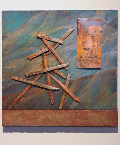 Los hijos de Dios, 2007 (panel, cobre, objetos encontrados, textura, hilos, dorado, ) de Sophie Hacker
