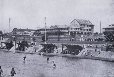 Playa del Océano, mostrando el Hotel de la Playa, Durban (foto en b/n) de South African Photographer