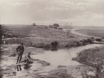 Lavando mineral para descubrir oro (foto en blanco y negro) de South African Photographer