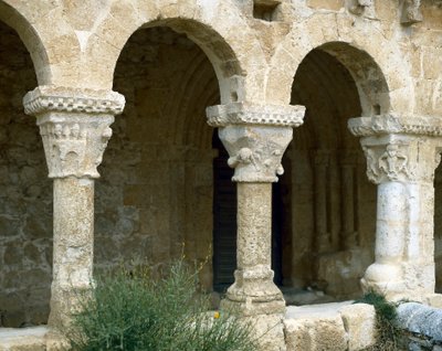 Arcadas del atrio, Iglesia de San Miguel, San Esteban de Gormaz, España, arquitectura de los siglos XI-XII (foto) de Spanish School