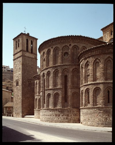 Arte mudéjar: vista del ábside de la iglesia Santiago de Arrabal, siglo XIII Toledo, España de Spanish School