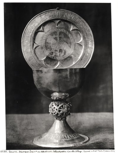 Cáliz y Plato de la Eucaristía, pertenecientes al Abad Pelagio, finales del siglo XII principios del XIII (plata) de Spanish School