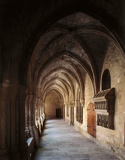 Claustro de los Caballeros del Monasterio de Poblet, Vimbodí, España de Spanish School
