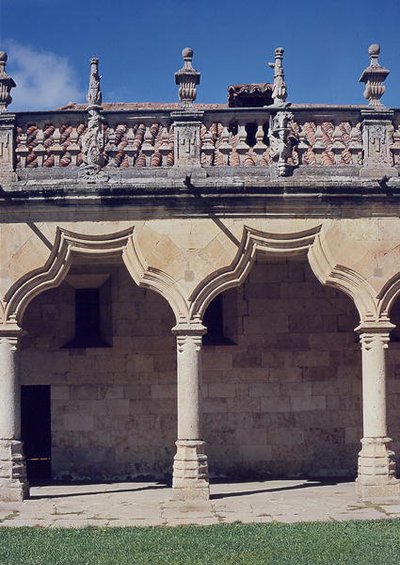 (detalle) del Patio de las Escuelas Menores de Spanish School