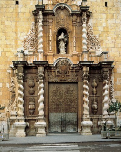 Detalle de la fachada de la Iglesia de San Bartolomé, Benicarló, España, construida en el siglo XVIII (foto) de Spanish School