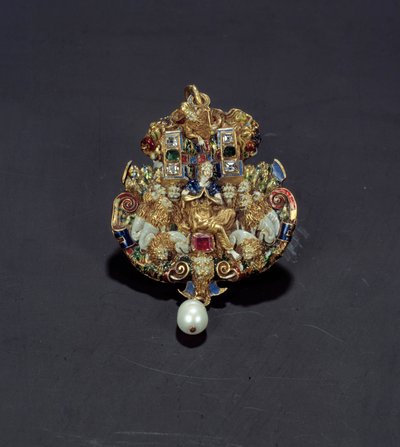 Joyería: colgante de diamantes, esmalte sobre oro redondo, esmeralda y perla representando a Daniel en el foso de los leones de Spanish School