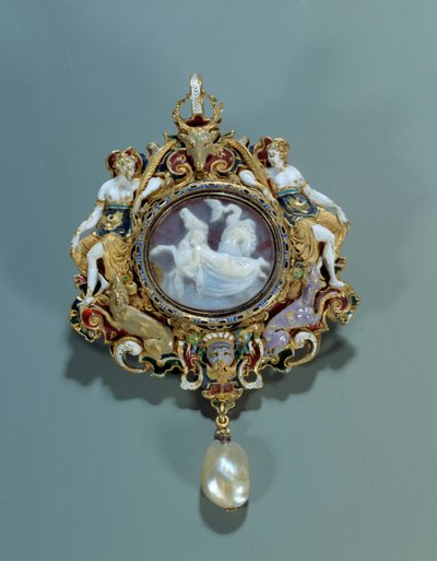 Joyería: colgante de esmalte sobre oro redondo con un camafeo. 1550-1575. Dim. 0,12x0,72 m. París, Museo del Louvre de Spanish School