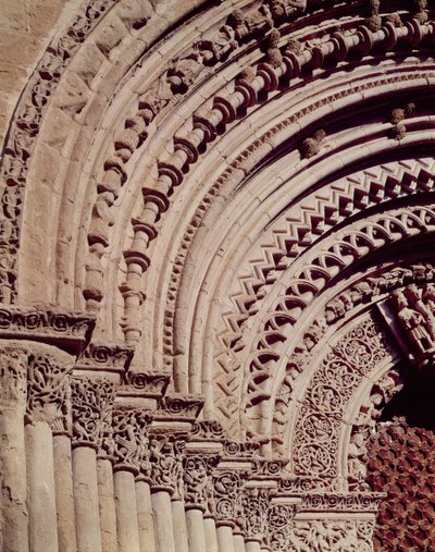 Detalle escultórico de la fachada del portal principal de Spanish School