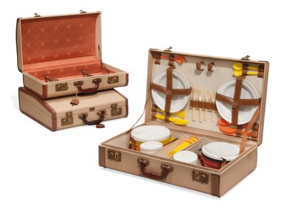 Dos maletas y una cesta de picnic, Loewe, mediados del siglo XX de Spanish School