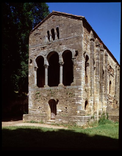Vista de la iglesia de Santa María de Spanish School