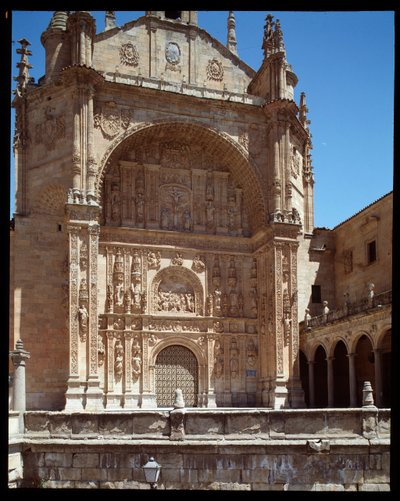 Vista de la fachada plateresca de Spanish School