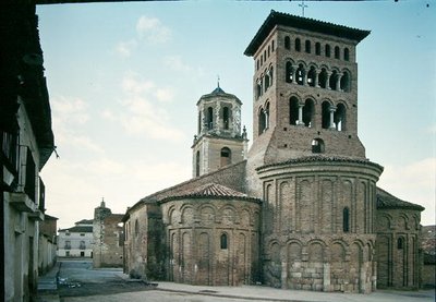 Vista de la Iglesia de San Tirso de Spanish School