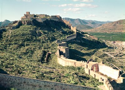 Vista del castillo, siglos VIII-XII de Spanish School