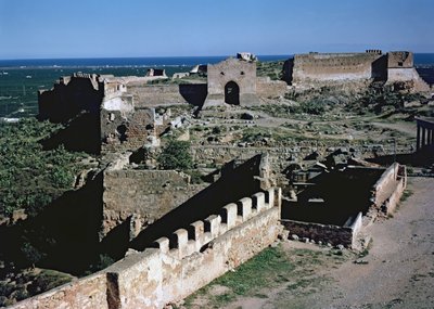 Vista del castillo, siglo VIII-XII de Spanish School