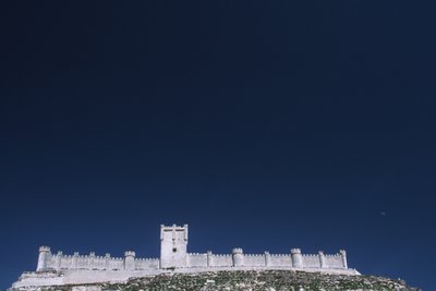 Vista del castillo desde el valle del río Duero de Spanish School