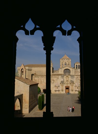 Vista de la iglesia dentro del monasterio, comenzada en 1161 de Spanish School