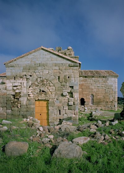 Vista de la fachada oeste, construida c.862-930 de Spanish School