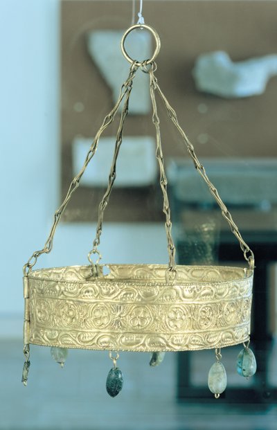 Corona votiva del Tesoro de Guarrazar de Spanish School
