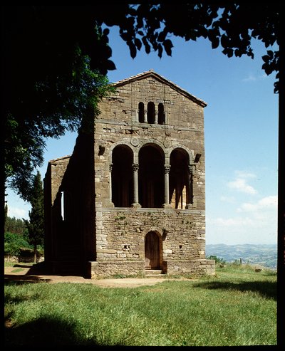 Vista de la iglesia de Santa María de Spanish School