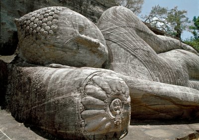 La imagen reclinada, que representa el parinirvana de Buda, escultura, Templo de Gal Vihara de Sri Lankan