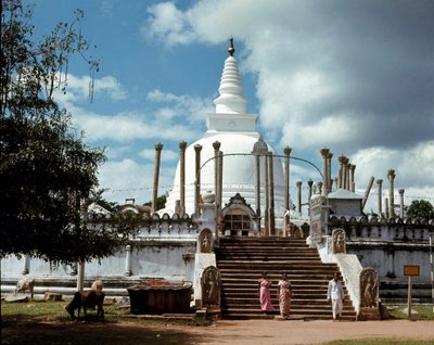 Vista del dagoba Thuparamaya de Sri Lankan School