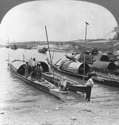 Barcos en el río Irrawaddy, Mingun, Birmania, 1908 de Stereo Travel Co
