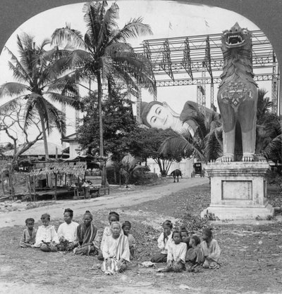 Figura gigante reclinada de Buda, Pegu, Birmania, 1908 de Stereo Travel Co