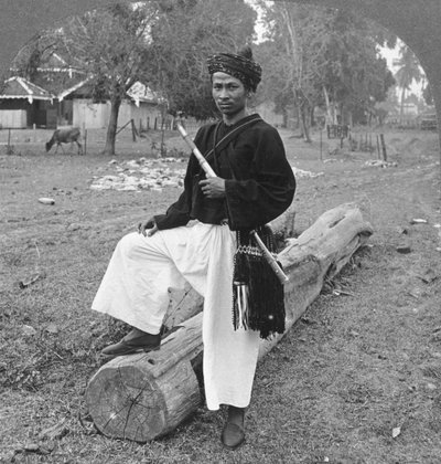 Hombre de la tribu Kachin, Alta Birmania, 1908 de Stereo Travel Co