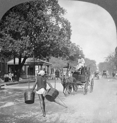 Regando las calles de Rangún, Birmania, 1908 de Stereo Travel Co