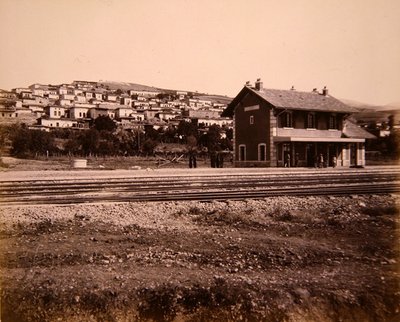 Estación y pueblo de Mallakah en la línea ferroviaria de Beirut a Damasco de Studio Bonfils
